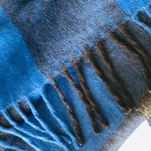 ABERCROMBIE & FITCH Scarf with 2 1/4" Fringe NWT - Picture 2 of 4